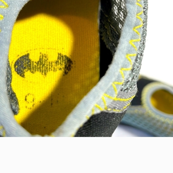 BATMAN UNISEX WATER SWIM SHOES TODDLER BOYS SIZE LARGE (9-10) - Picture 9 of 12